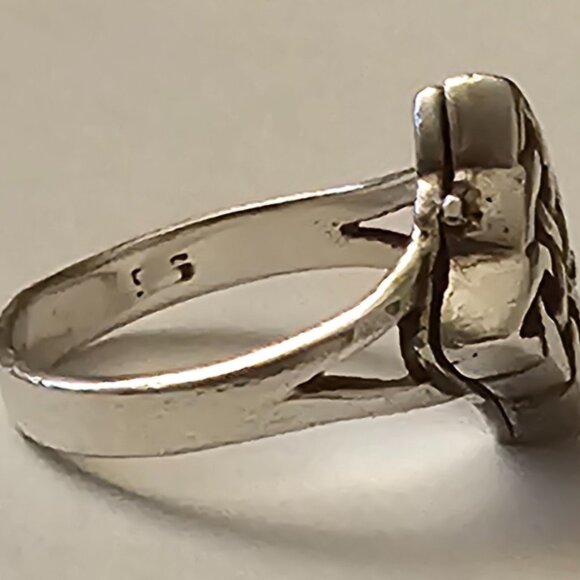 COPY - Women's 925 Silver Ring with Tiny Stash Compartment - Picture 4 of 5